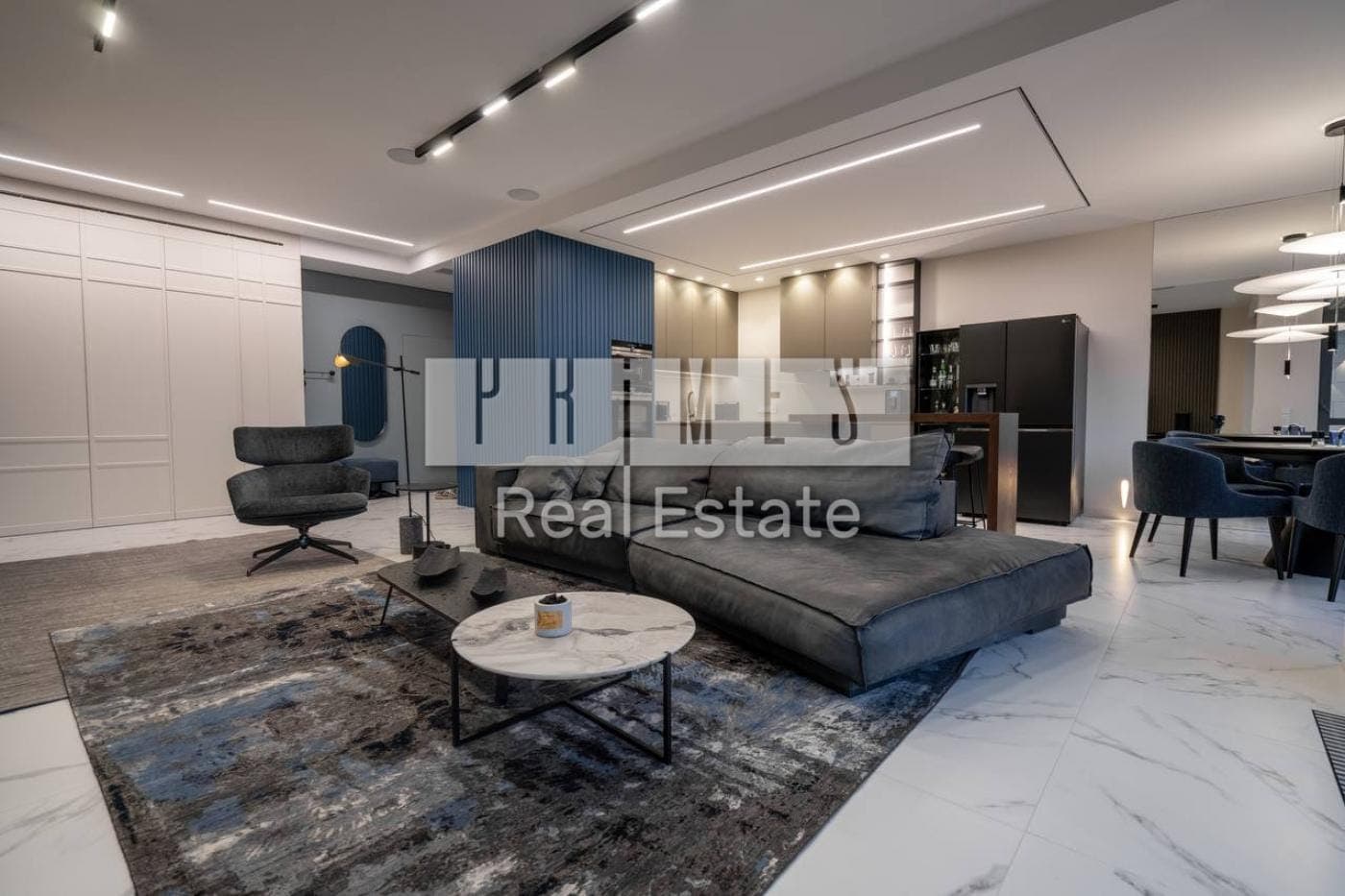 Living room with panoramic glazing